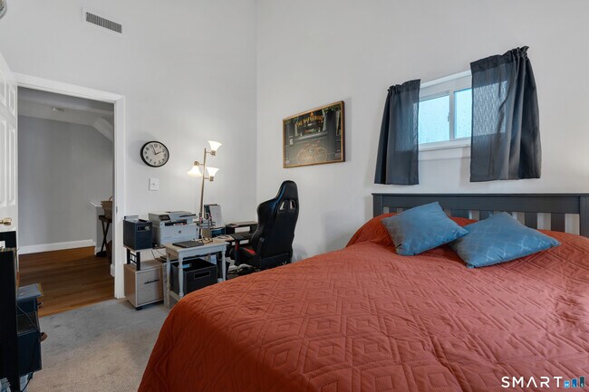 Building Photo - 92 Limewood Ave