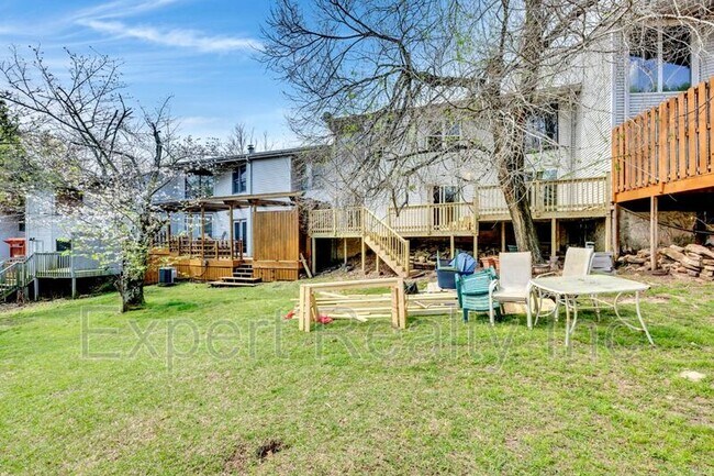 Building Photo - 18 Berrywood Dr