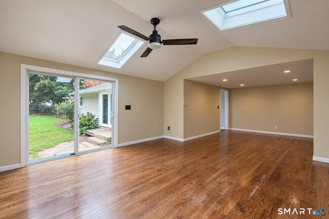 Building Photo - 54 Halsey Dr