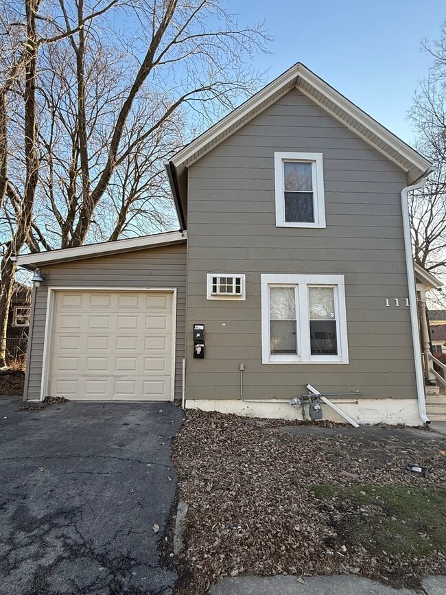 Building Photo - 111 Center Ave