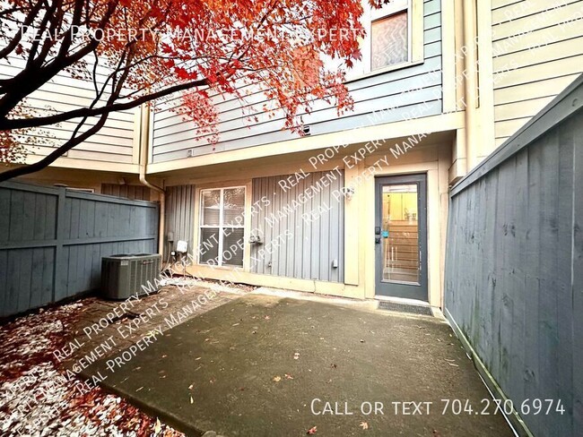 Building Photo - Charming 2BR/2BA Condo in Charlotte!