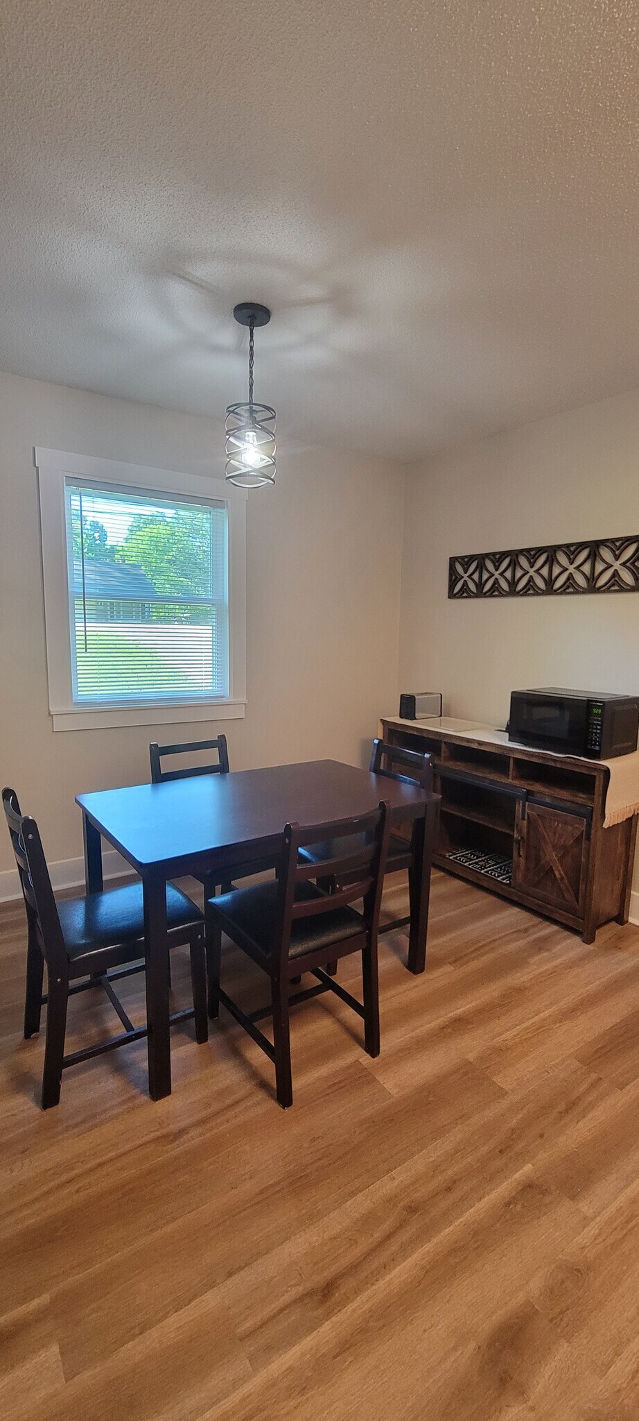 Building Photo - 405 Blyth Rd