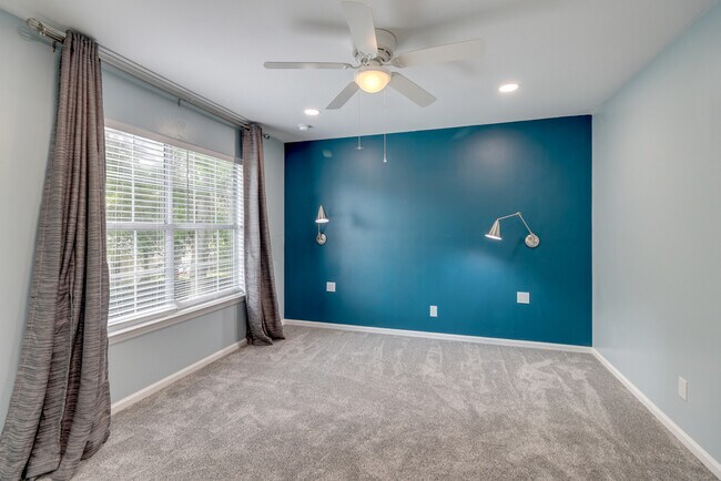 Building Photo - 949 Piercefield Dr