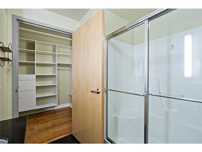 Building Photo - 2929 Chicago Ave