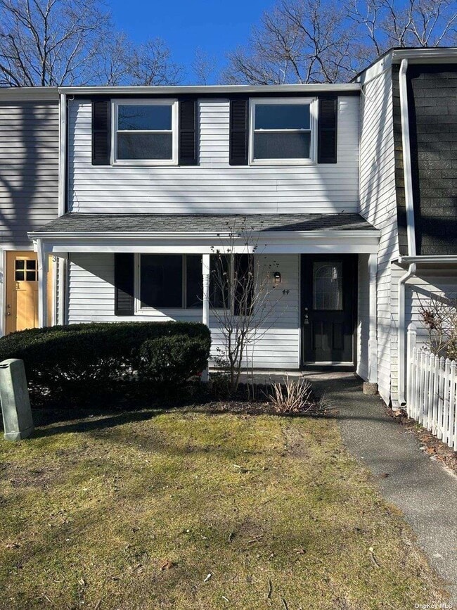 Primary Photo - 44 Wooded Way