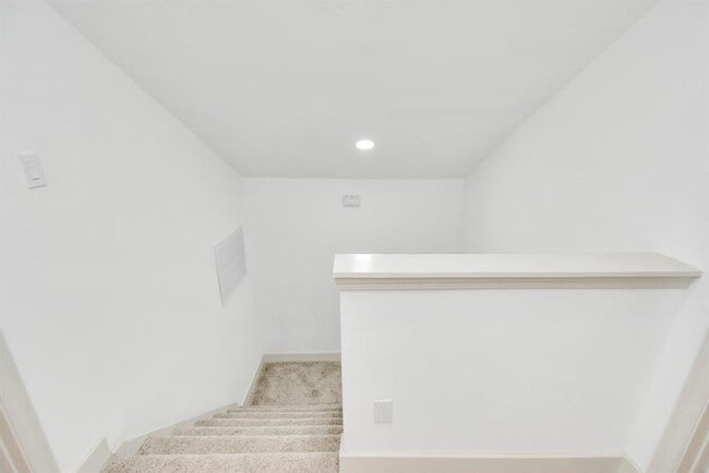 Building Photo - 1501 Maiden Ln