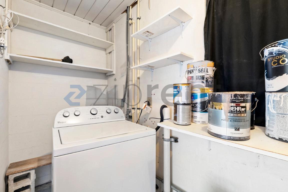 Building Photo - Unit
