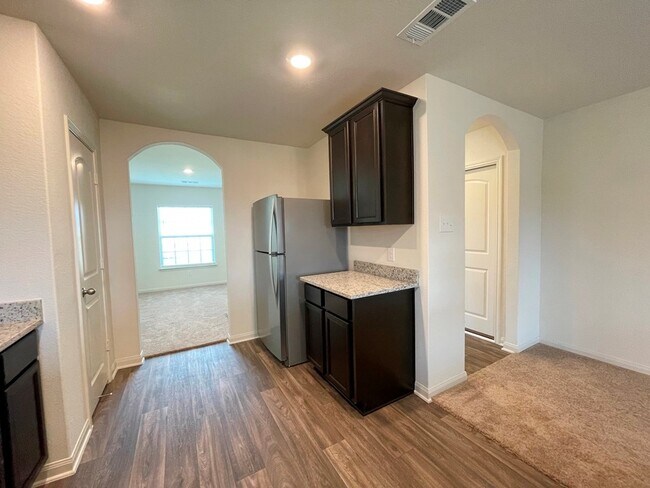 Building Photo - 313 Cres Park Dr
