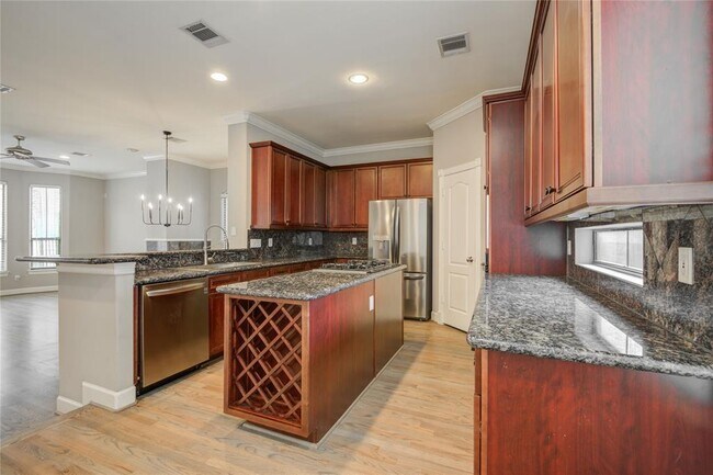 Building Photo - 5510 Blossom St