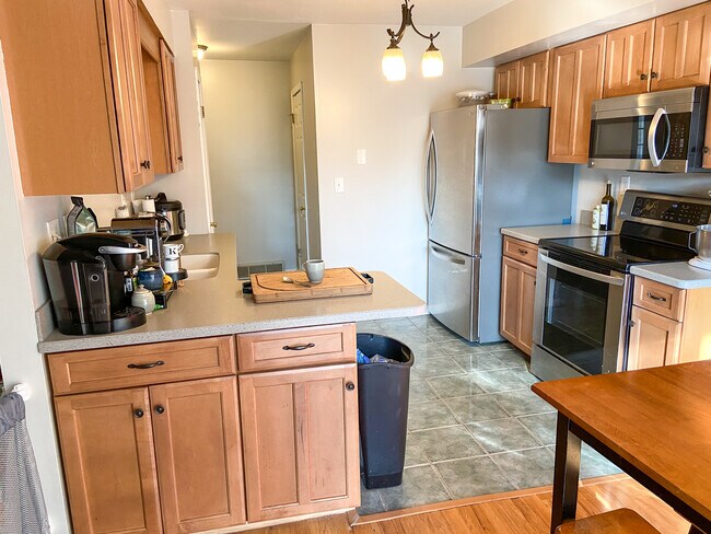 Building Photo - 46 Deer Run Dr