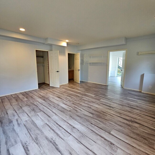 Building Photo - Bright and Stunning 2-Story Home with Dayl...