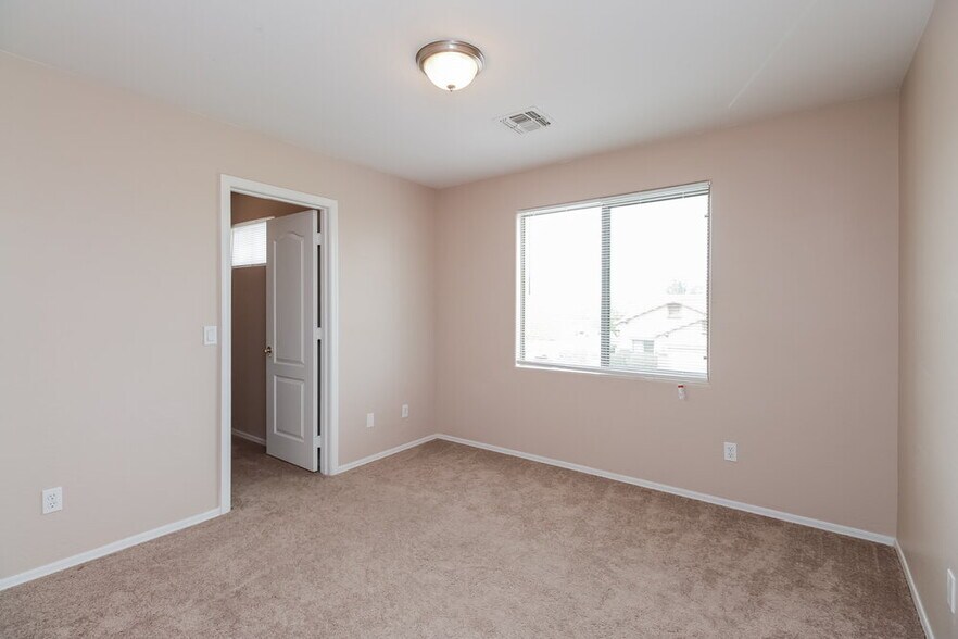 Building Photo - 6933 S 37th Dr