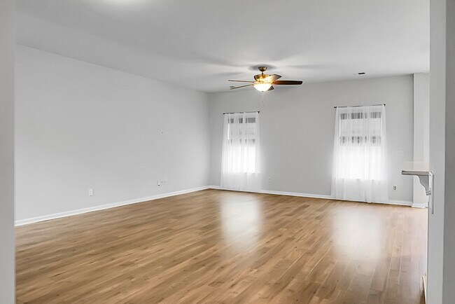 Building Photo - 210 Daniels Creek Cir