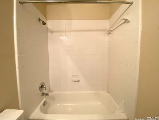 Building Photo - 215 Coopers Hawk