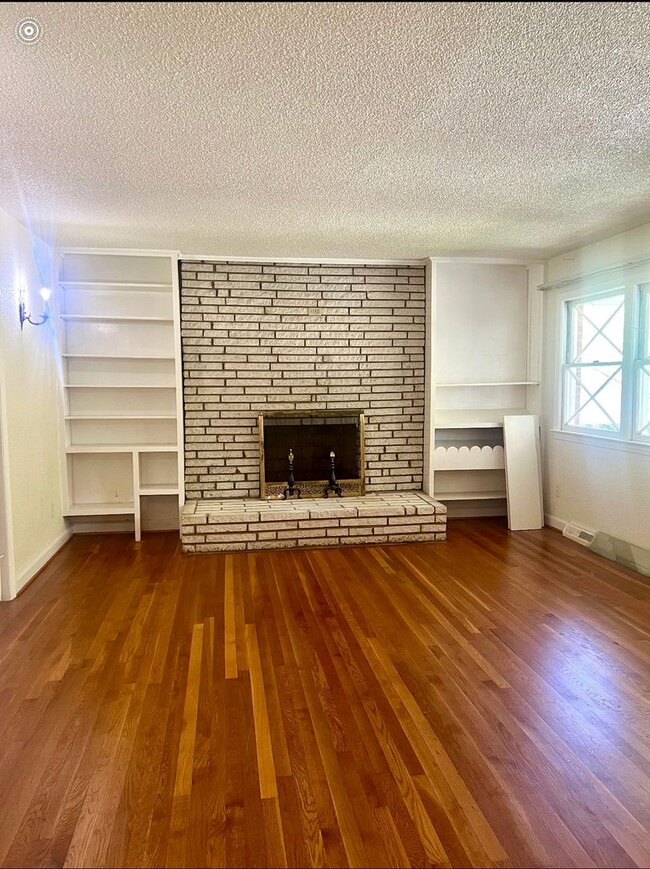 3 Bedroom 3 Bathroom Home with Finished Ba... 1213 East Side Dr