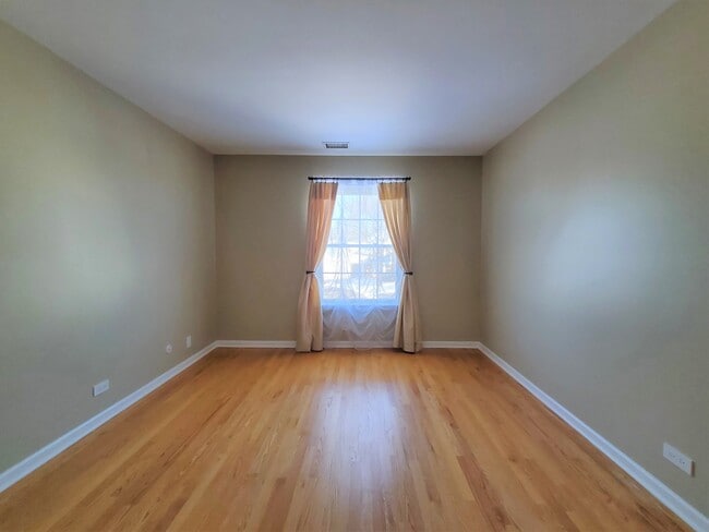 Building Photo - 733 Plum Tree Ct