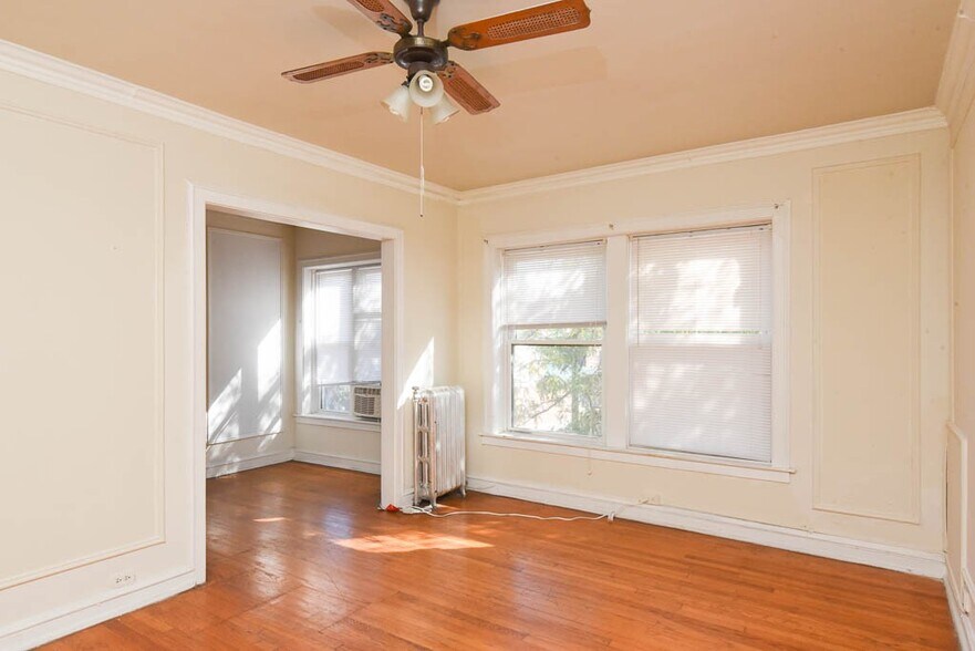 Building Photo - 1211 W Elmdale Ave