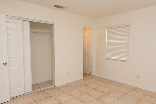 Building Photo - 1253 White Pine Dr
