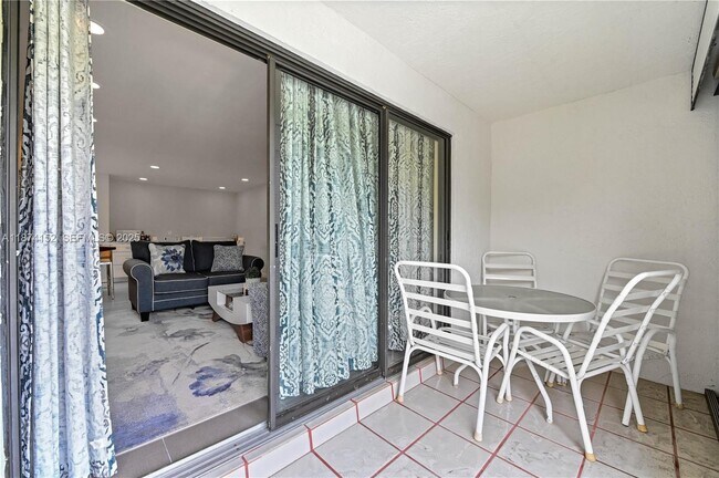 Building Photo - 812 Sky Pine Way