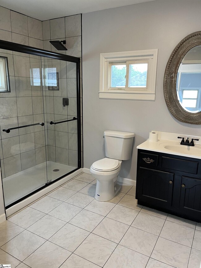 Building Photo - 107 Bennett St