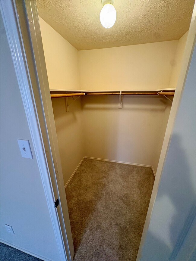 Building Photo - 13826 Fort Nelson Dr