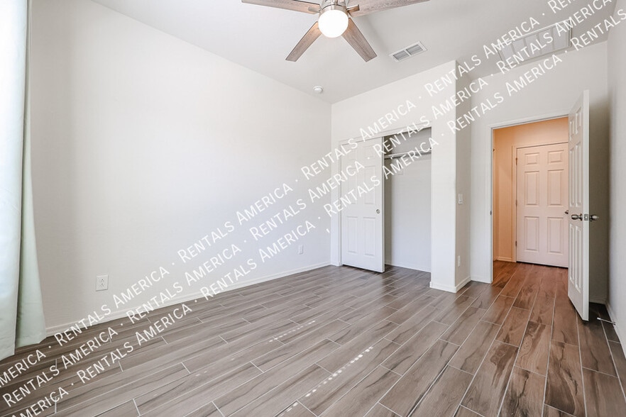 Building Photo - 25970 W Cat Balue Dr