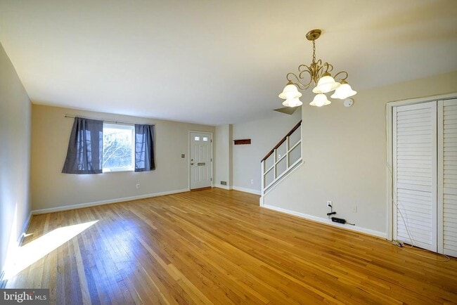 Building Photo - 9848 Hollow Glen Pl