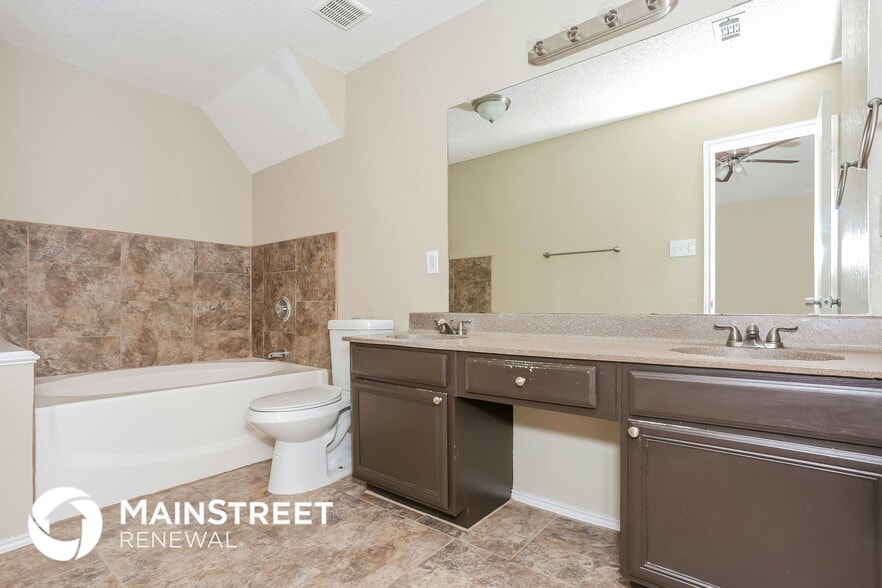 Building Photo - 503 Hollyberry Dr