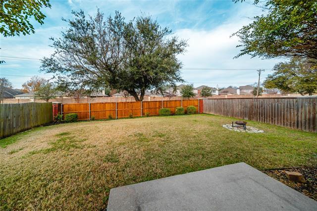 Building Photo - 2211 Lilac Cir