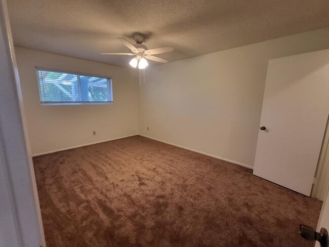 Building Photo - 9609 W Cinnabar Ave