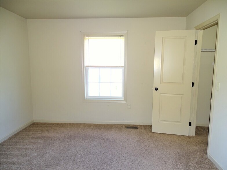Building Photo - 450 Marlene Way