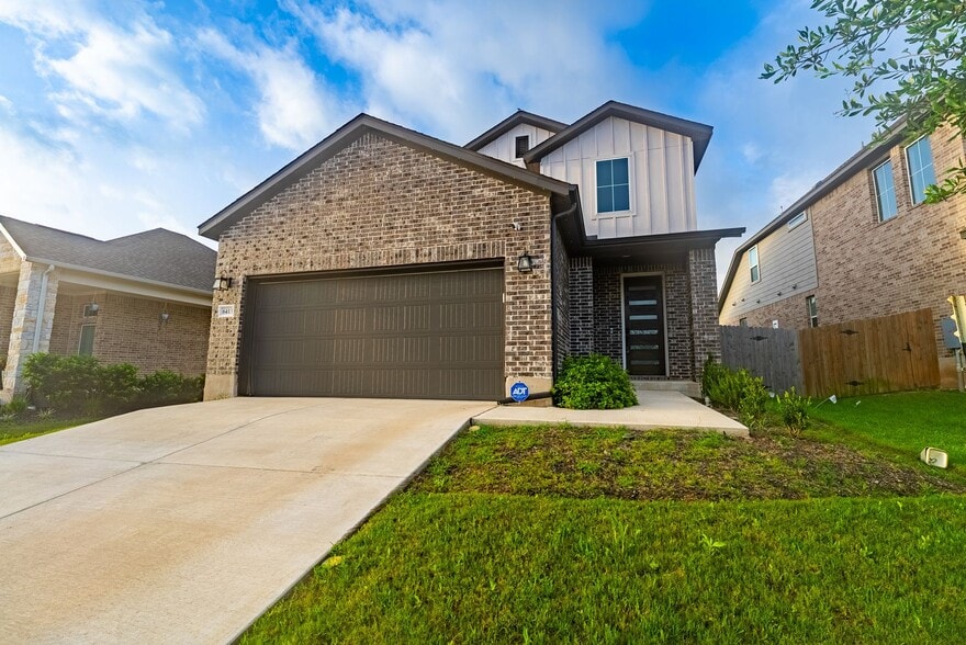 Building Photo - 6413 Night Chinook Dr