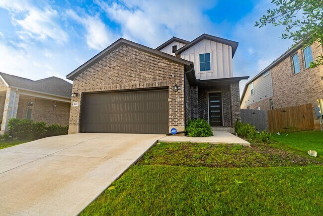 Building Photo - Spacious Buda Beauty Offering Open-Concept Living and Flexible Space for Every Lifestyle!