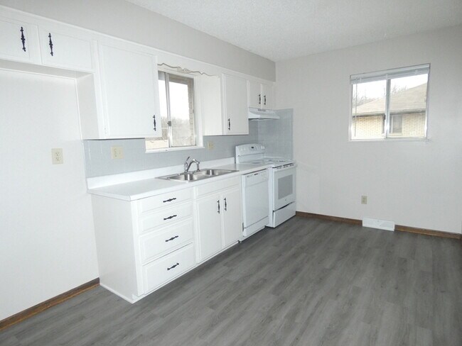 Building Photo - Beautiful Duplex in Gladstone, MO!