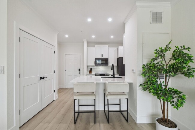 Building Photo - 5000 Culbreath Key Way