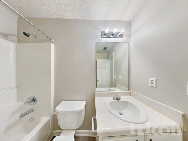 Building Photo - 805 Marcus Ln