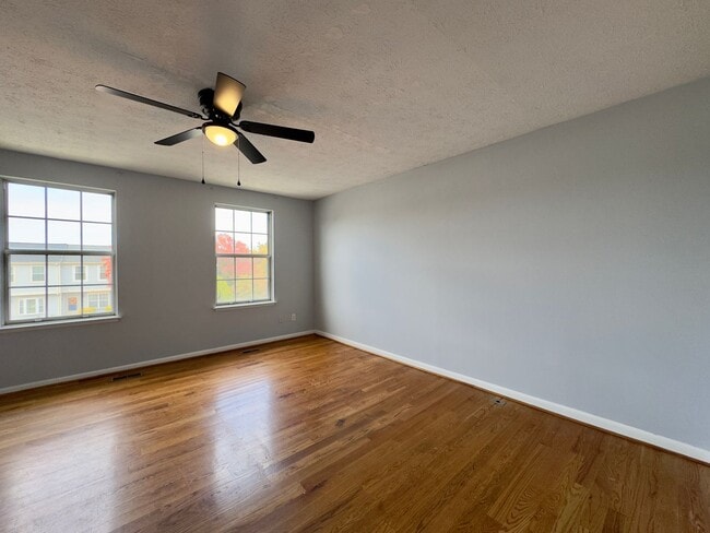 Building Photo - Charming 2 Bedroom/2 Bathroom Townhome in ...