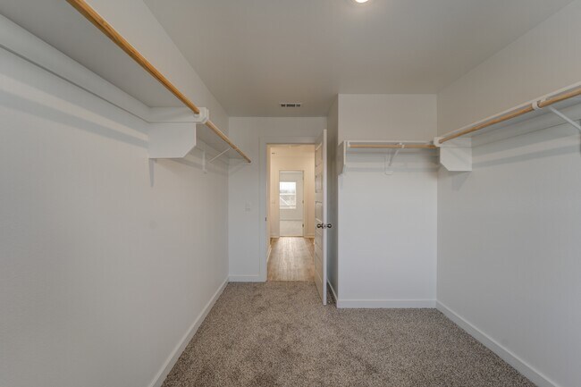 Building Photo - 139 S Maroon Ave