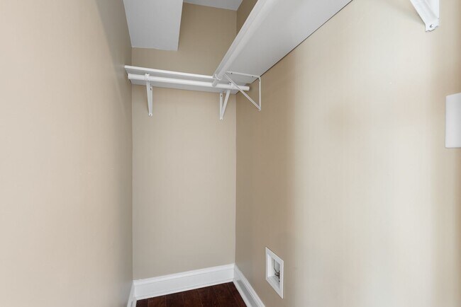 Building Photo - Gorgeous Home Near Downtown Durham!