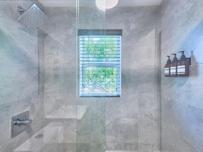 Building Photo - 2020 Washington St