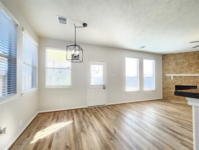 Building Photo - 21827 Sierra Long Dr