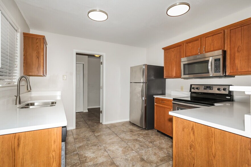 Building Photo - 10936 Mansfield Way