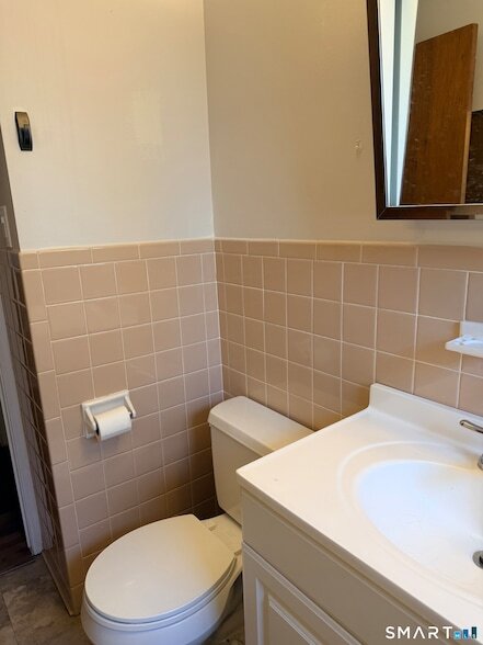 Building Photo - 5 Grandview Dr