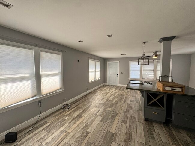 Building Photo - 322 S L St