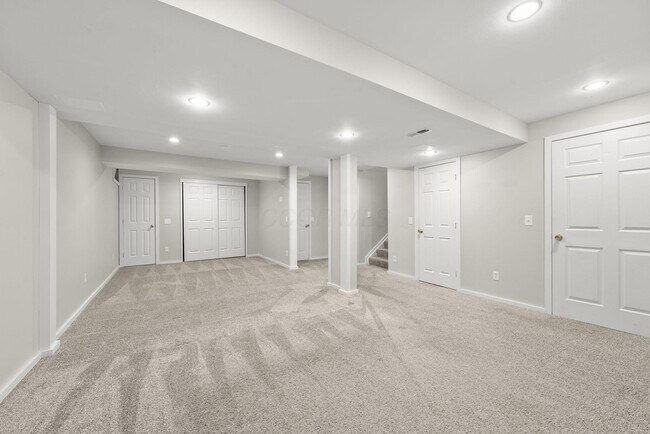 Building Photo - 397 Abbotsbury Dr