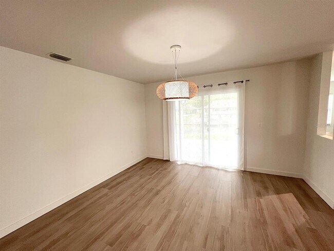 Building Photo - 19 Cedarfield Ct