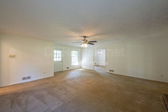 Building Photo - 120 Burnett Way