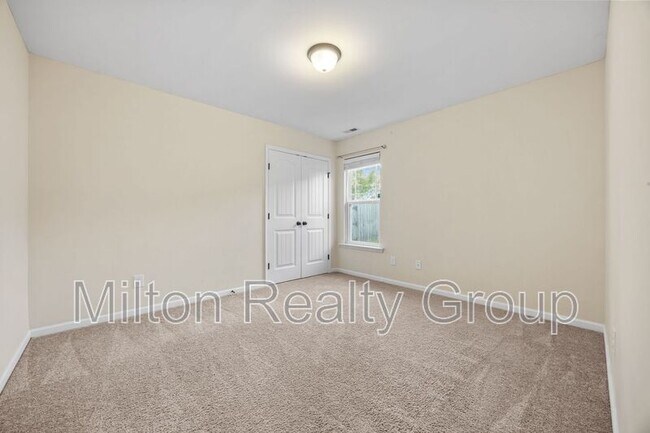 Building Photo - 111 Angel Oak Dr