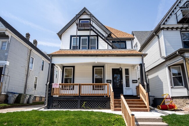 Building Photo - 3Bdrm w/ Den  **FREE JULY RENT