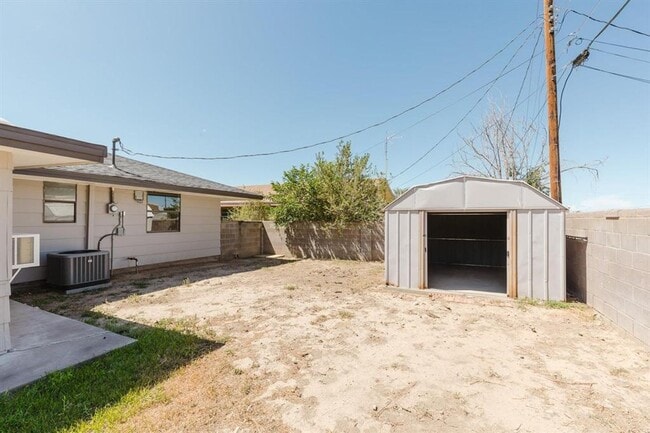 Building Photo - Cute, Clean Brick Home